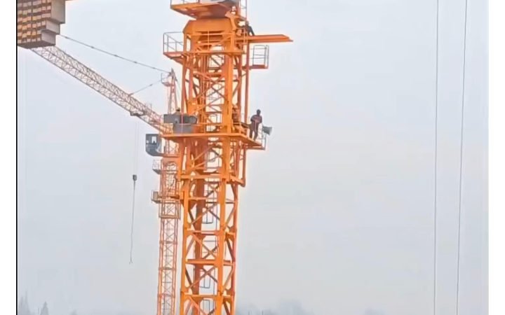 塔吊工作